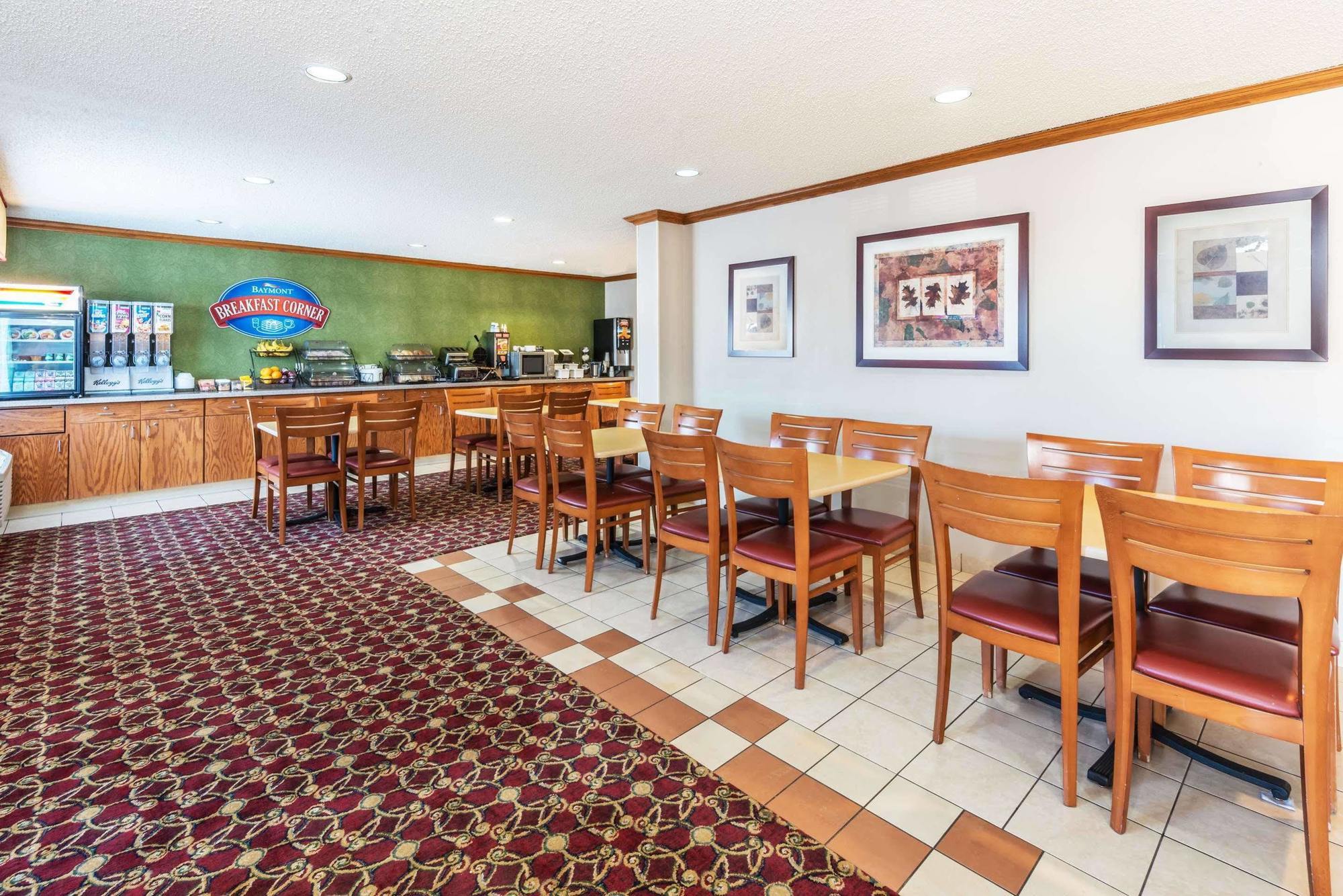 Baymont By Wyndham Salina Hotel Exterior photo